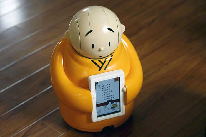 Robot dispenses Buddhist wisdom in China